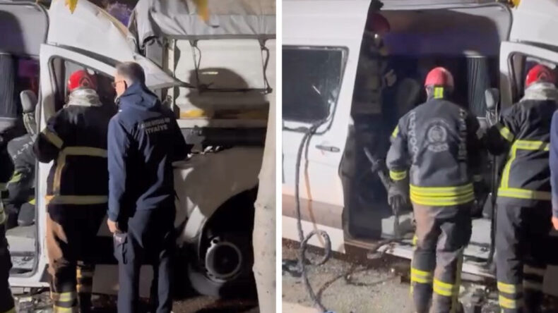 İşçi Minibüsü TIR'a Çarpma Kaza Geçirdi