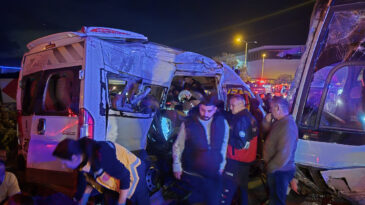 İş&ccedil;i Servisleri Kaza Yaptı: 13 Yaralı