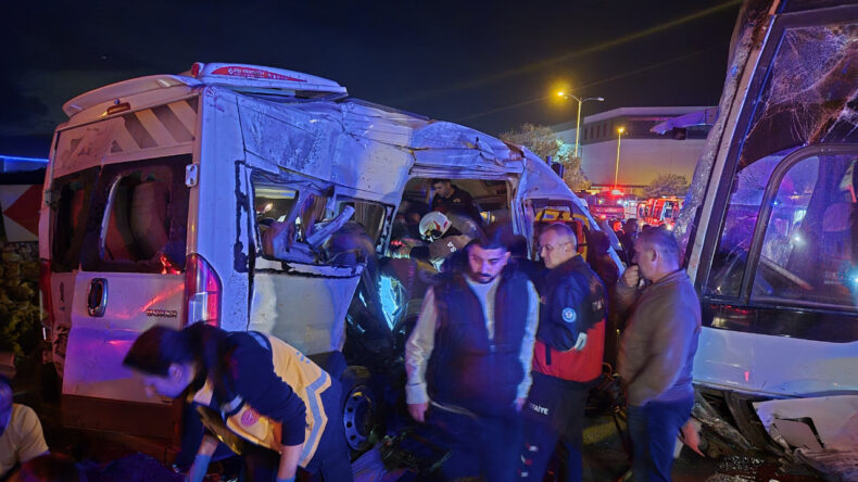 İş&ccedil;i Servisleri Kaza Yaptı: 13 Yaralı