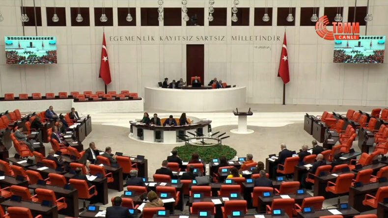 CHP'li Günaydın: Turuncu koltuklarda oturarak hayat okunmuyor