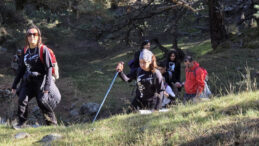 Doğaseverler Atatürk'ü 1881 metrede andı