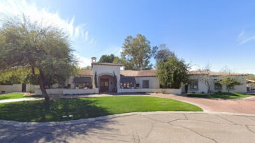 Doğum G&uuml;n&uuml; Kutlaması Kontrolden &Ccedil;ıktı, Y&uuml;zlerce Gen&ccedil; Evi Bastı