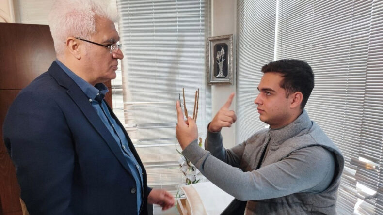 Doktorlar 17 yıl &ouml;nce '&ouml;l&uuml;r' dedi, şimdi &uuml;niversiteye hazırlanıyor