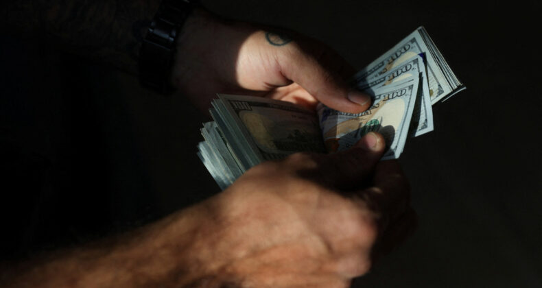 Dolar 42 Lira Etrafında Stabil Seyir İzliyor