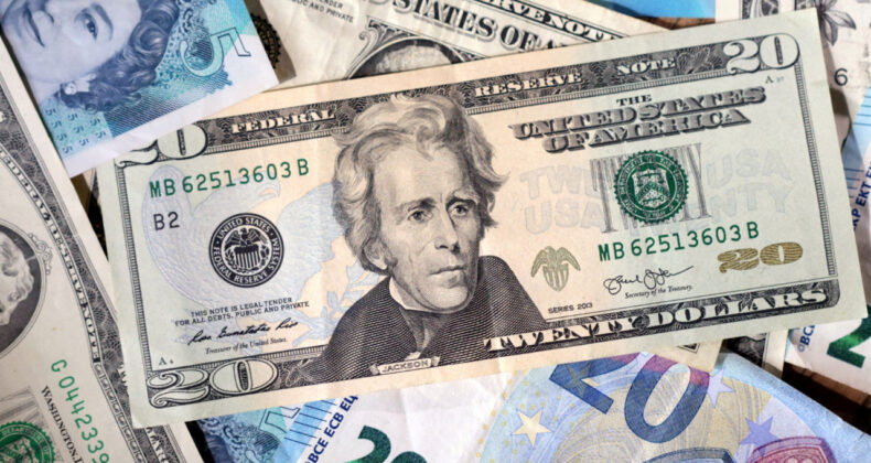 Dolar Yeniden Tahta Oturuyor