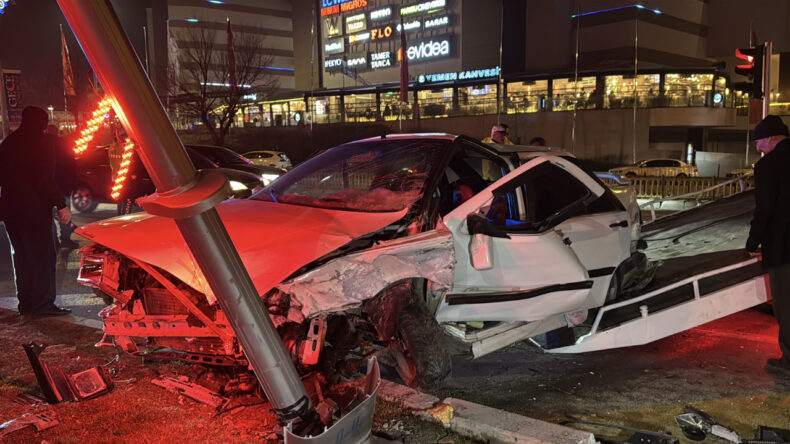 Dur İhtarına Uymadı, 3 Kişi Yaralandı