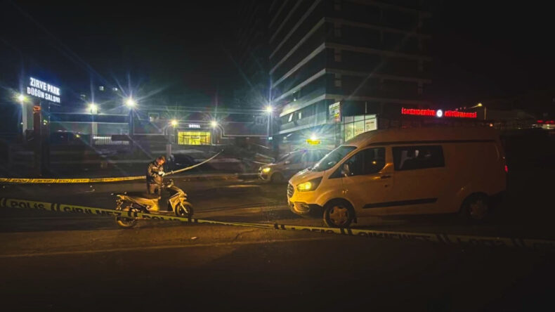 D&uuml;ğ&uuml;n Salonunda &Ccedil;ıkan Kavga: 1 &Ouml;l&uuml;, 2 Yaralı