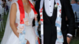 D&uuml;ğ&uuml;n Takılarıyla Ara&ccedil; Alımı: 1.6 Milyon Lira Dolandırıldılar