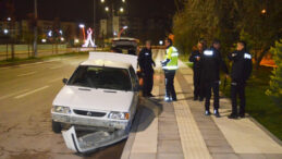 Ehliyetsiz ve Alkollü Sürücü Polisten Kaçarken Kazaya Yol Açtı