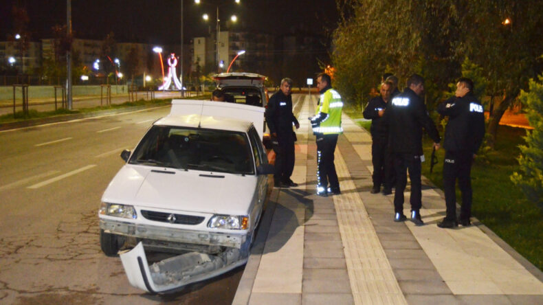 Ehliyetsiz ve Alkollü Sürücü Polisten Kaçarken Kazaya Yol Açtı