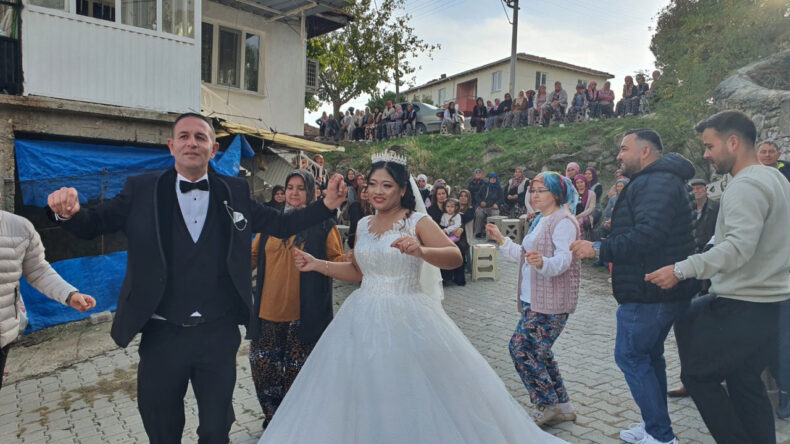 Endonezyalı Gelin Manisa’da Geleneksel Düğünle Evlendi