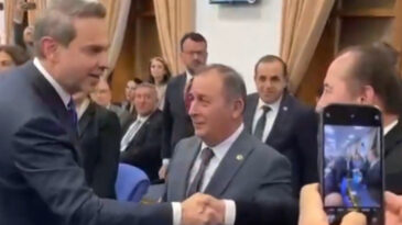Enerji Bakanı 'T&uuml;p boş' Eleştirisini G&uuml;lerek Karşıladı: Doğal Gaz Kullanılıyor