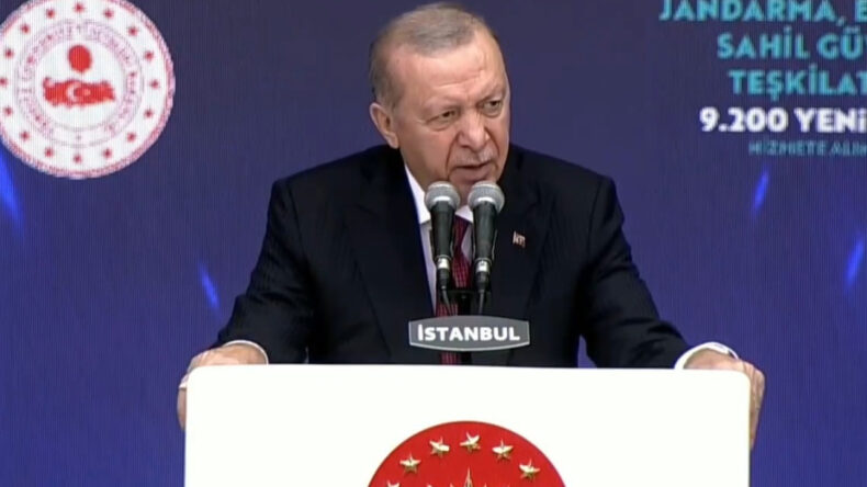 Erdoğan: Sokak &ccedil;etelerine nefes aldırmayın