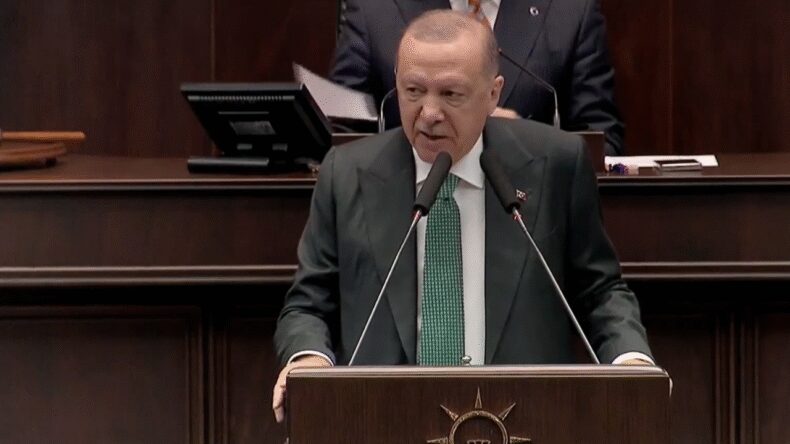 Erdoğan'dan &Ouml;zel'e: Avukatlığı hayırlı olsun