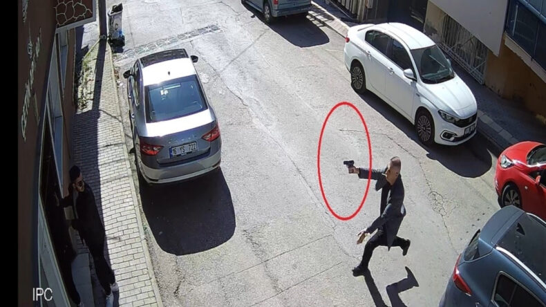 Eşini Katledip Hakimi Su&ccedil;ladı