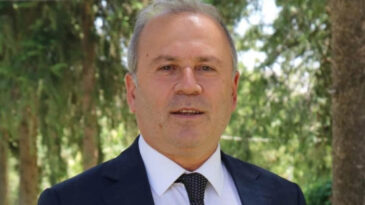 Eski Belediye Başkanına G&ouml;zaltı
