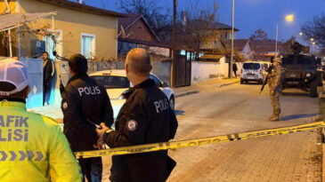 Evdeki Korkun&ccedil; Olay: Baba Oğlunu Vurdu, Ardından İntihar Etti