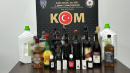 Evi İmalathaneye D&ouml;n&uuml;şt&uuml;rm&uuml;ş! Litrelerce Ka&ccedil;ak Alkol Ele Ge&ccedil;irildi