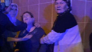Evinin yandığını g&ouml;ren kadın baygınlık ge&ccedil;irdi