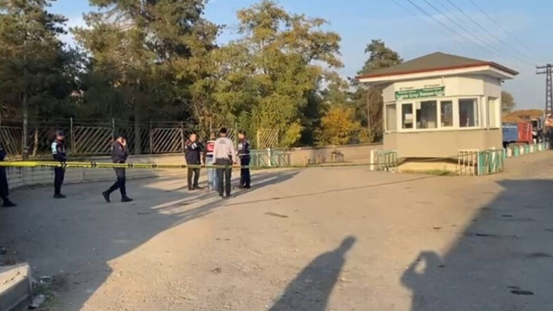 Fabrika &Ouml;n&uuml;nde Sıra Kavgası: 3 Yaralı