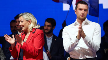 Fransa'yı Endişelendiren Anket: A&ccedil;ık Ara &Ouml;nde