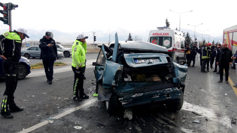 Freni Boşalan Kamyon Zincirleme Kazaya Yol Açtı