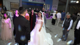 Gelin ve damat düğün görkemini Atatürk'ü anarak taçlandırdı