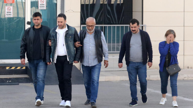 Gen&ccedil; kızın cenazesinde duygusal anlar: Babası ayakta durmakta zorlandı