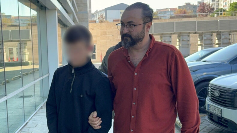 Gen&ccedil;lerin Parkta Bı&ccedil;aklı Kavgası Kanlı Bir Olayla Sonu&ccedil;landı: Biri 15, İkisi 18 Yaşında