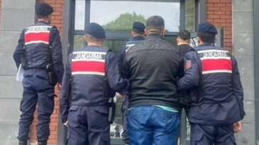 G&ouml;&ccedil;men Ka&ccedil;ak&ccedil;ılığı Operasyonu: 4 Kişi Tutuklandı