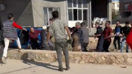 G&uuml;peg&uuml;nd&uuml;z Sopalarla Birbirlerine Girdiler