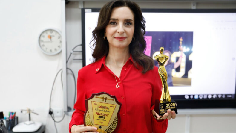 Hacer &Ouml;ğretmen, Birleşik Krallık'ta "K&uuml;resel Yaşam Boyu Başarı" &Ouml;d&uuml;l&uuml;n&uuml; Kazandı