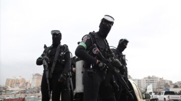 Hamas, &Uuml;&ccedil; Esirin Cenazesini İsrail'e Teslim Etti