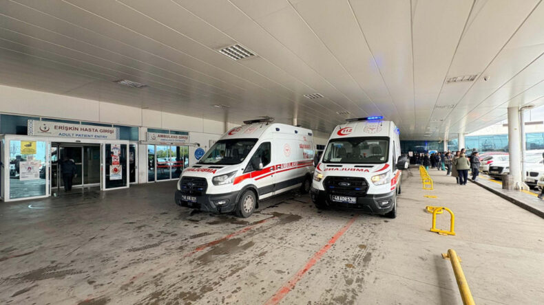 Hastanede Kimyasal Alarmı: Personel Etkilendi, Ameliyatlar Durduruldu