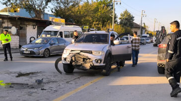 Hatay&rsquo;da Feci Kaza: Motosiklet D&ouml;n&uuml;ş Yapan Araca Saplandı