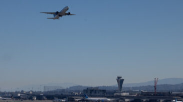Hava Trafiği Fel&ccedil; Oldu, U&ccedil;aklar Kalkamıyor