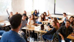 Her 4 &Ouml;ğretmenden 1&rsquo;i Ek İşle Ge&ccedil;imini Sağlıyor