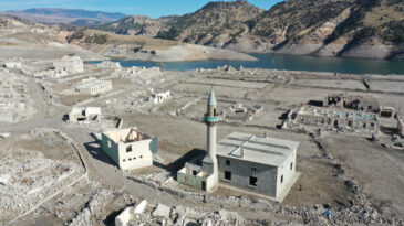 HES Barajında Su Seviyesi D&uuml;şt&uuml;, Tarihi K&ouml;y Tekrar Ortaya &Ccedil;ıktı