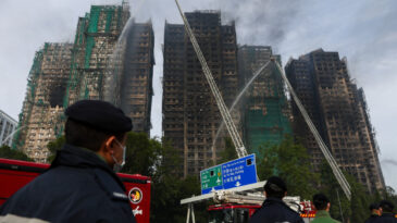 Hong Kong'da Yangın Felaketi: &Ouml;l&uuml; Sayısı Artıyor