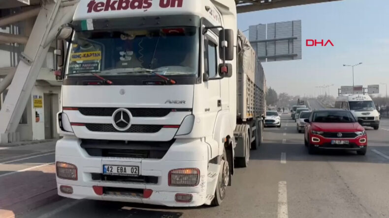 İki Araç Arasından Geçmeye Çalışan Motosikletli TIR Altında Kaldı