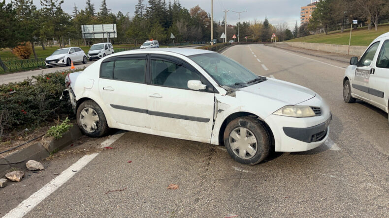 İki aracın çarptığı kadın hayatını kaybetti