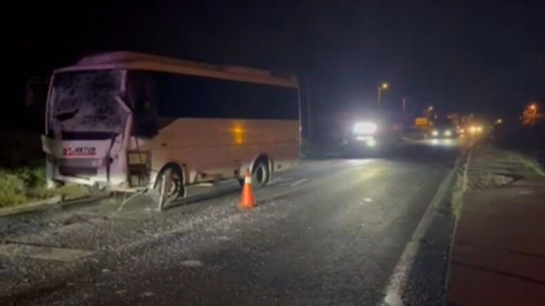 İki Servis Aracının Çarpışması: 8 İşçi Yaralandı