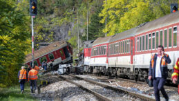 İki Tren Çarpıştı: Onlarca Yaralı Var