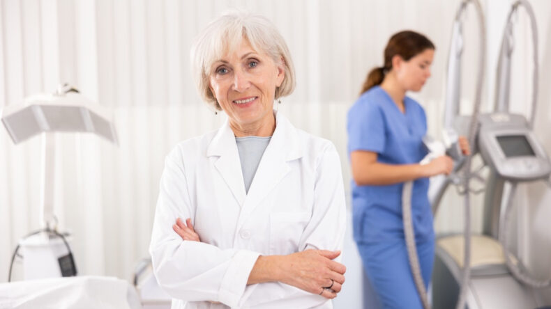 İngiltere Sağlık Bakanı: Sağlık Çalışanları Irkçılığa Maruz Kalıyor