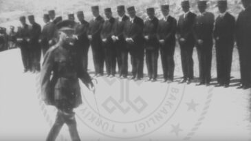 İran Şahı Pehlevi'nin 1934 T&uuml;rkiye Ziyaretine Ait G&ouml;r&uuml;nt&uuml;ler Ortaya &Ccedil;ıktı