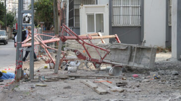 İskele Yere &Ccedil;akıldı: 53 Yaşındaki İş&ccedil;i Hayatını Kaybetti