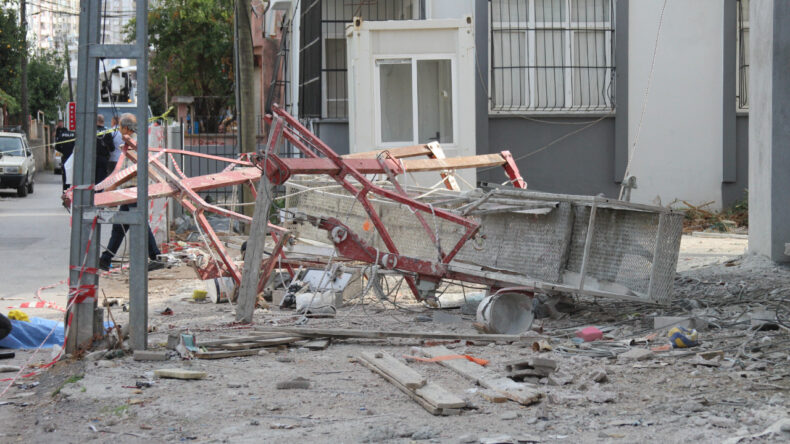 İskele Yere &Ccedil;akıldı: 53 Yaşındaki İş&ccedil;i Hayatını Kaybetti