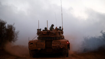 İsrail G&uuml;&ccedil;leri, Filistinlileri G&ouml;zaltına Aldı