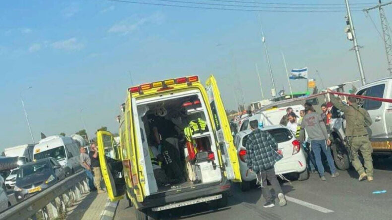 İsrail'de Ara&ccedil; ve Bı&ccedil;aklı Saldırı: Can Kaybı ve Yaralılar Var