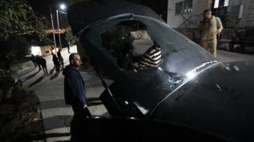 İsrailliler, Batı Şeria'da &ccedil;ok sayıda ara&ccedil; ve evi yaktı